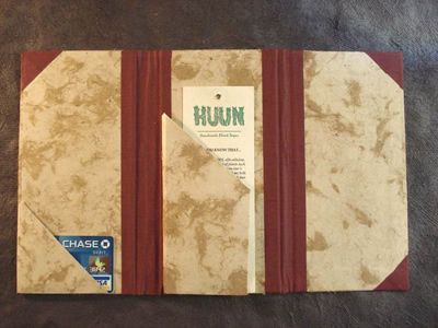 PORTA-CUENTA TRIPTICO CON LOGO IMPRESO EN PAPEL HUUN